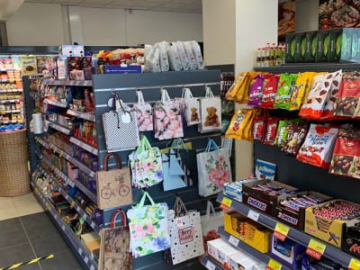 VVN-teamet utförde leverans av handelsutrustning och monteringsarbeten i den nya butiken i butikskedjan "TOP" i Riga.14